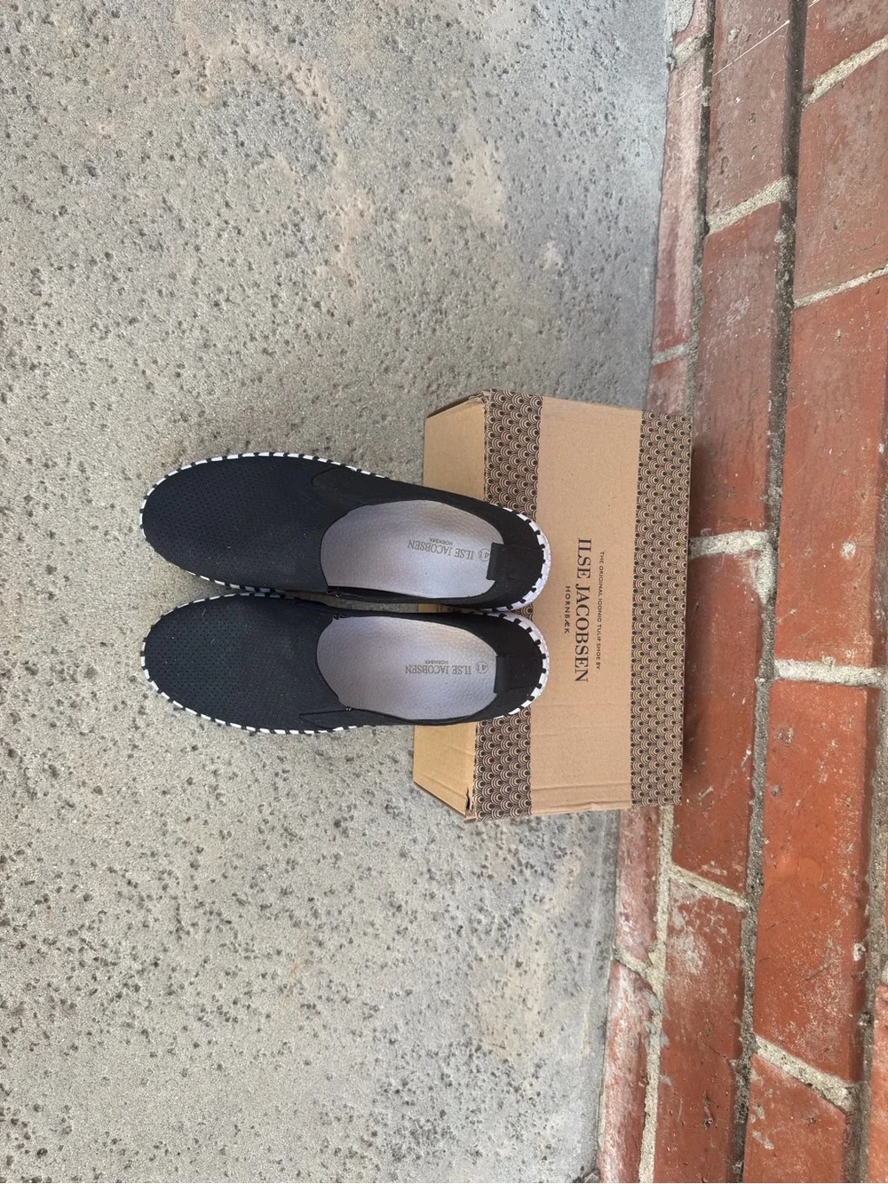 Ilse Jacobsen Black Knit Slip-On Sneakers with White Trim